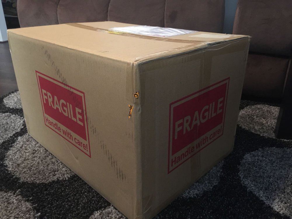 amiami-box-fragile-handle-with-care.thumb.jpg.51064bc0372021023c8bc67fd106766d.jpg