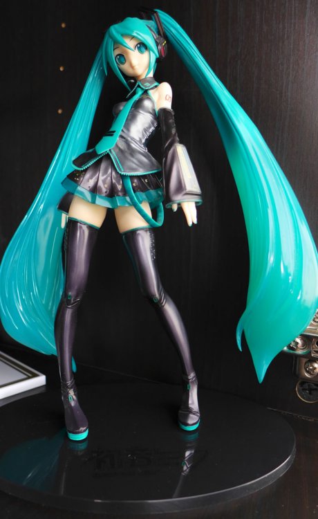 hatsune-miku.thumb.jpg.fd07f8ee2ba2de30f57f6f115a1964ee.jpg