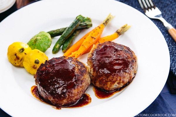 Hamburger-Steak-V.jpg.4167481352483ee47390f43ac912d60f.jpg
